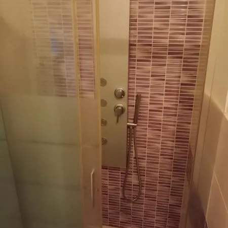 Quarto em Acomodações Particulares Casa - House Xavier Una Casa Famigliare , Dame Entra Solo Chi A Un Bel Cuore , Non'e Il L'intero Alloggio Solo Stanze E Bagno Turim