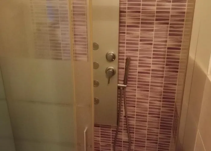 Habitación en casa particular Casa - House Xavier Una Casa Famigliare , Dame Entra Solo Chi A Un Bel Cuore , Non'e Il L'intero Alloggio Solo Stanze E Bagno Turín