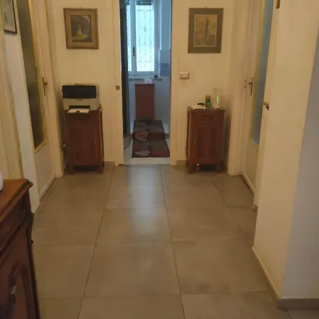 Alloggio in famiglia Stanza In Nel Piano Rialzato Con Bagno Privato , In Stabile Signorile Torino